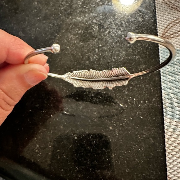 Silver Leaf Bracelet with peridot stone - Picture 2 of 4